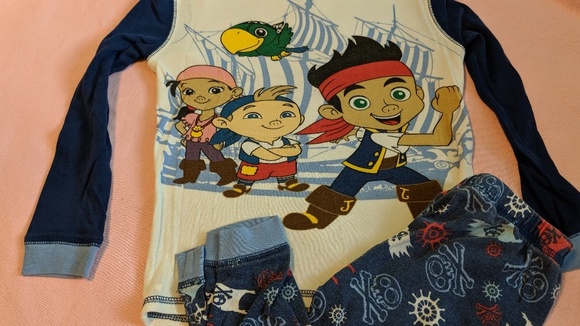 Boys Pyjamas Flannel Disney Mickey Mouse Or Jake & The Neverland Pirates Boys Pyjamas Flannel Disney Mickey Mouse Or Jake & The Neverland Pirates